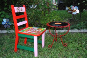 r\Retro Strawberry Shortcake Chair and Record table